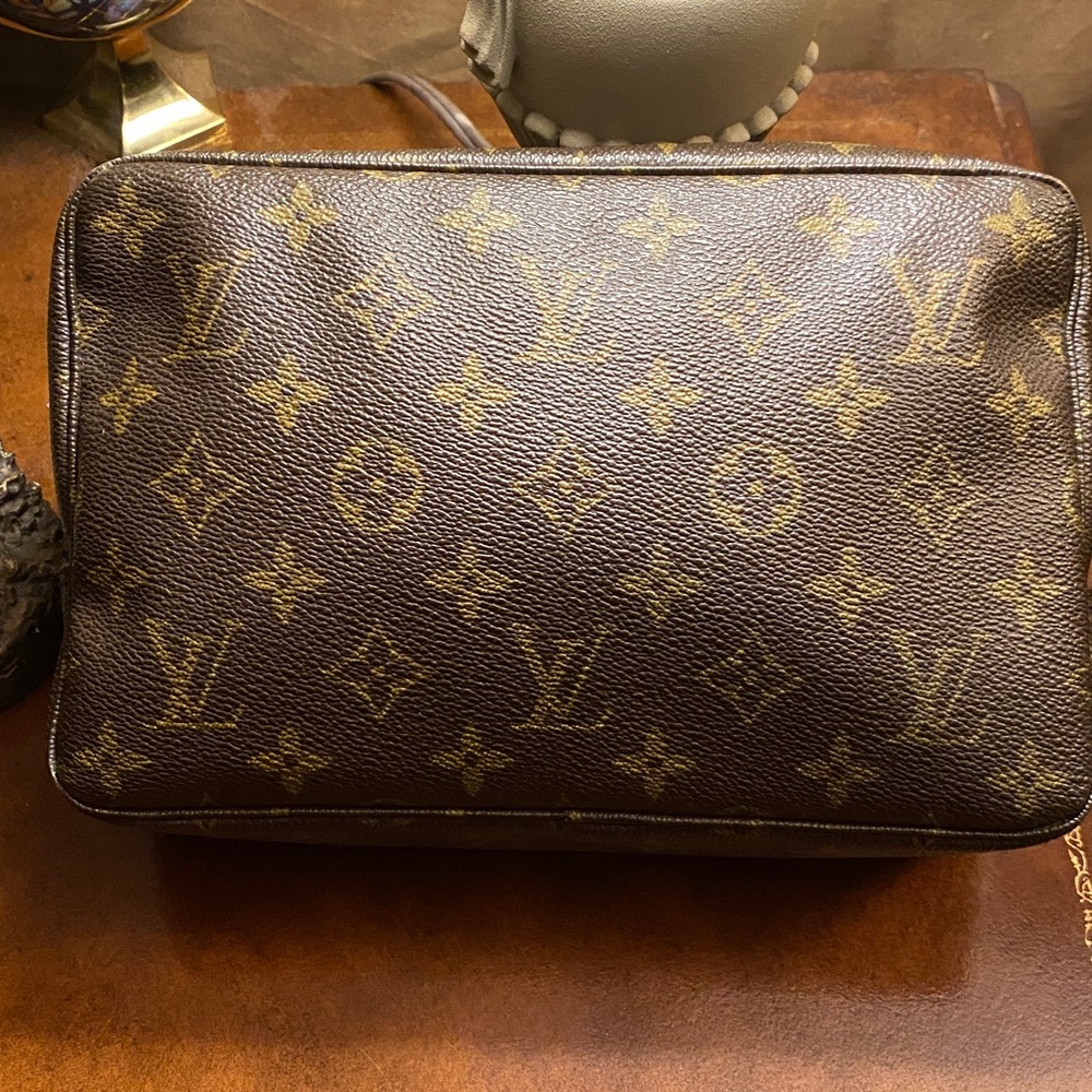 Louis Vuitton Trousseau Toiletry
Pouch/clutch Monogram23 Brown with COA/dustbag